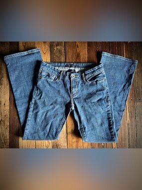 LEVI’s • 547 Platinum Flare Jeans 30” Waist Low Rise Y2K Medium Wash pocket flap